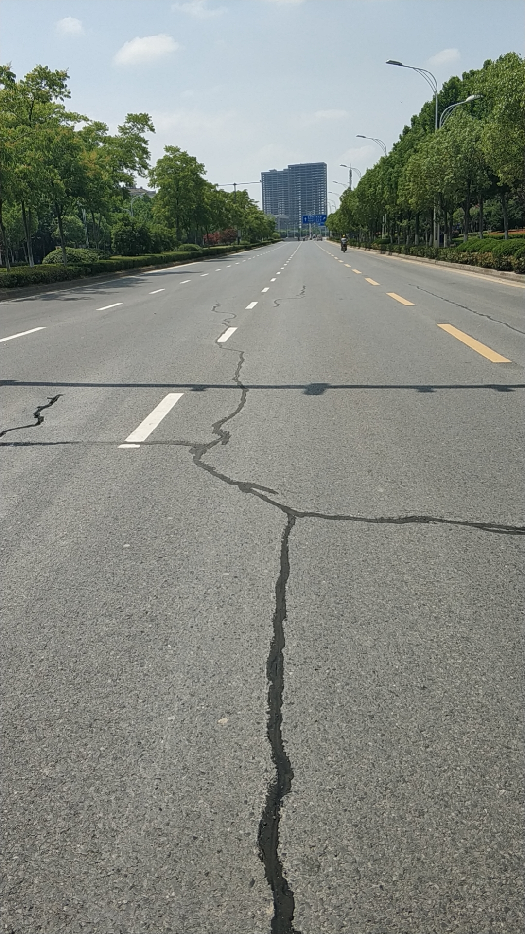嘉格道路灌縫膠，勾勒出修補裂縫的精美圖騰