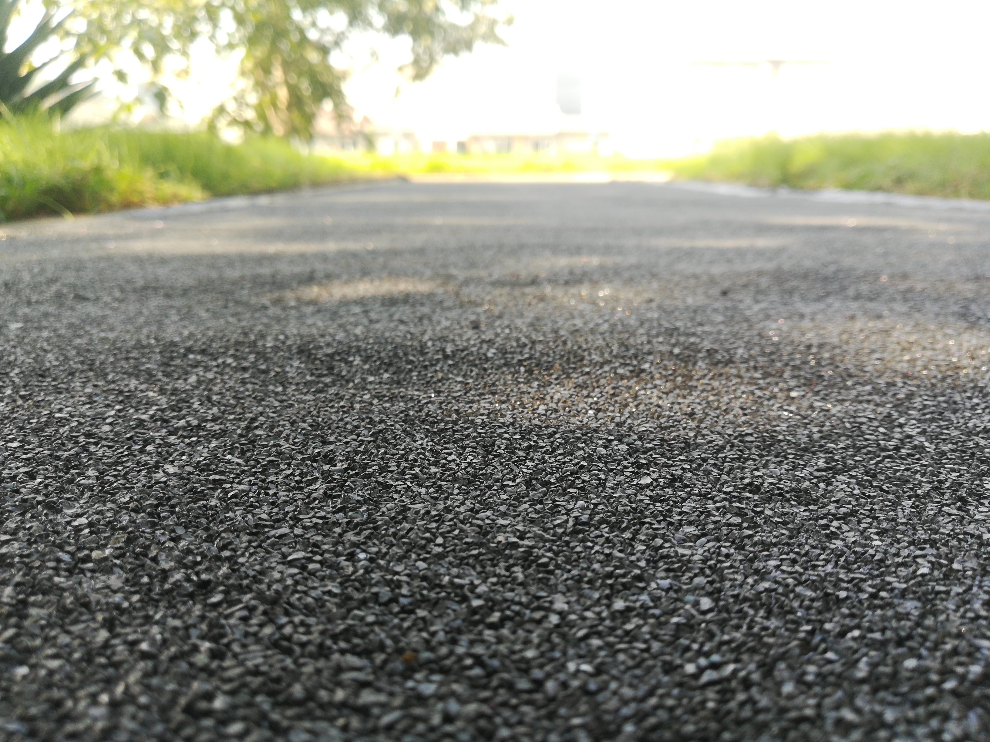 路面裂縫處置離不開(kāi)瀝青公路貼縫帶和網(wǎng)裂貼：網(wǎng)裂貼施工后效果