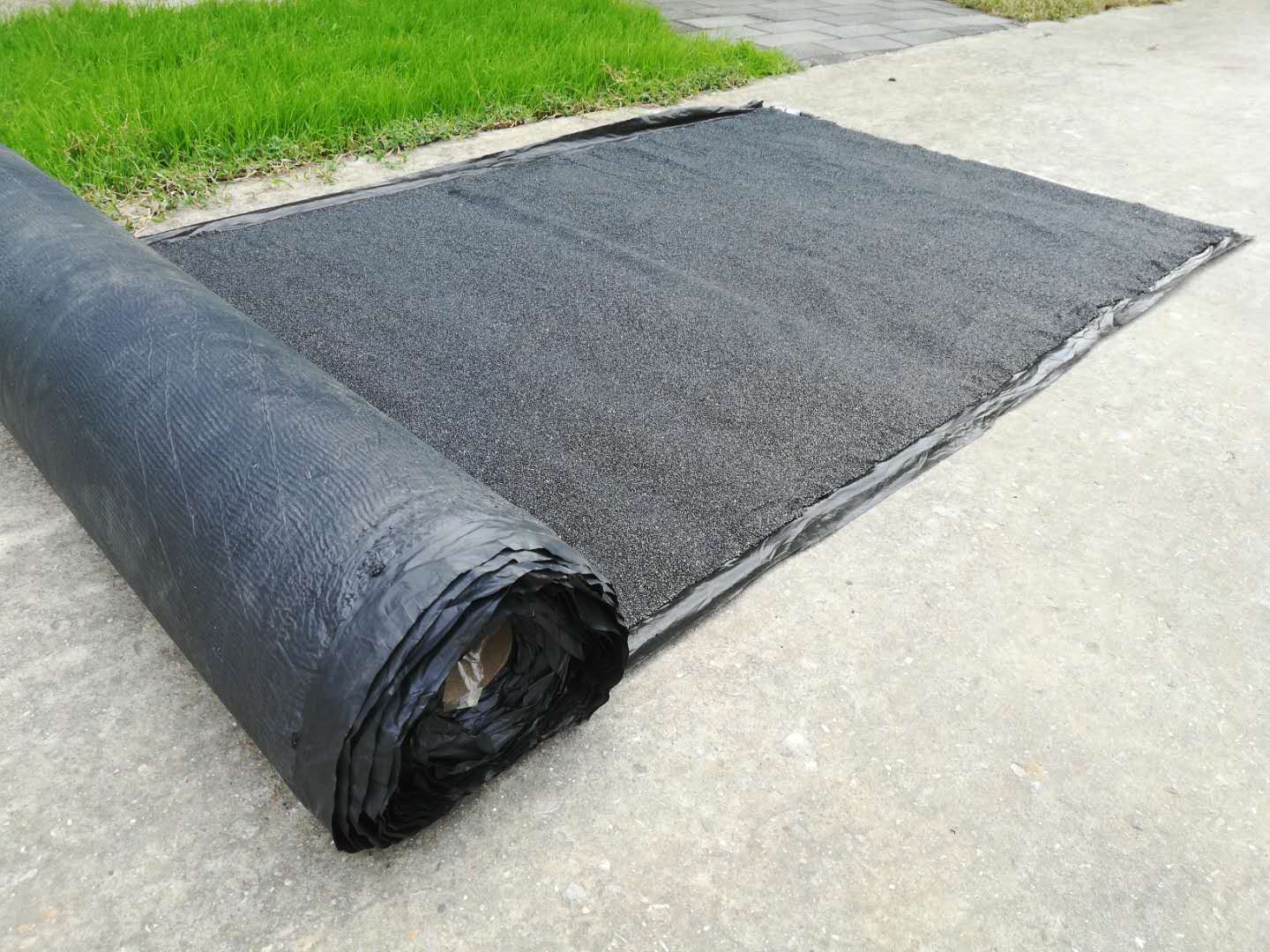 公路網(wǎng)裂貼快速及時(shí)處理面層集料顆粒脫落問題